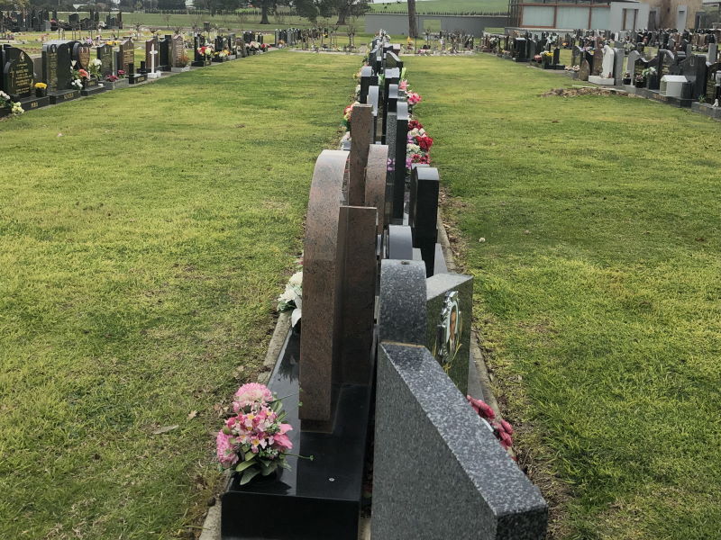 Yan Yean Cemetery graves3 Yan Yean Cemetery